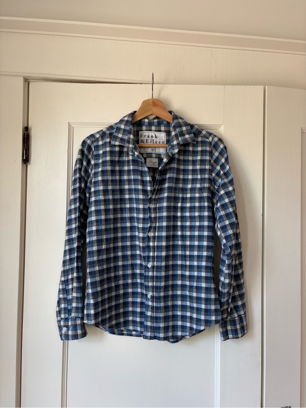 Frank and Eileen Barry Buttondown Blue Check Size Medium